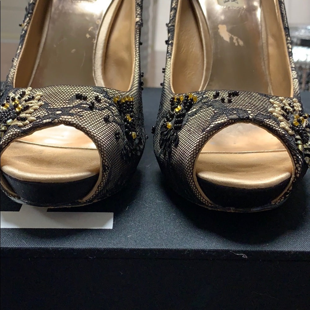 Badgley Mischka 'Stella' Pump - Picture 11 of 16